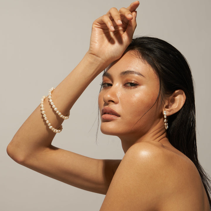 Salita Matthews model wearing the Gold Sofia Bangle and earrings.